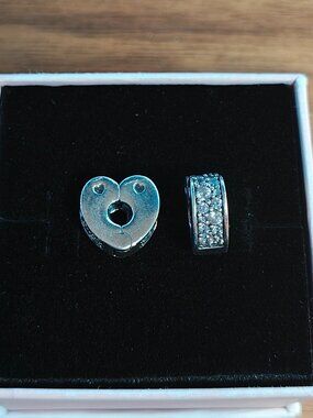 Authentic Pandora Sparkling Arc of Love Clip – 797020CZ Retired (Set of 2)